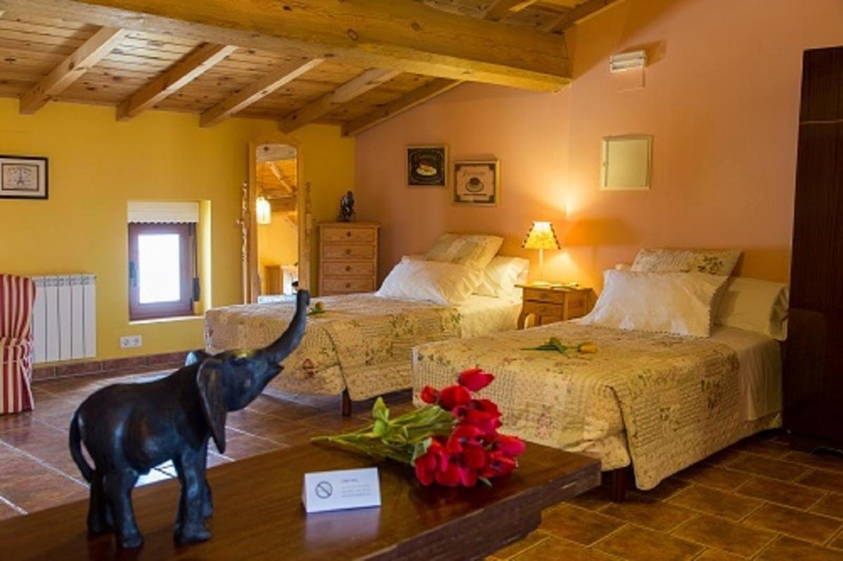 Beautiful Alamedas - Una Casa Rural Con Una Historia Unica Castronuno Luaran gambar