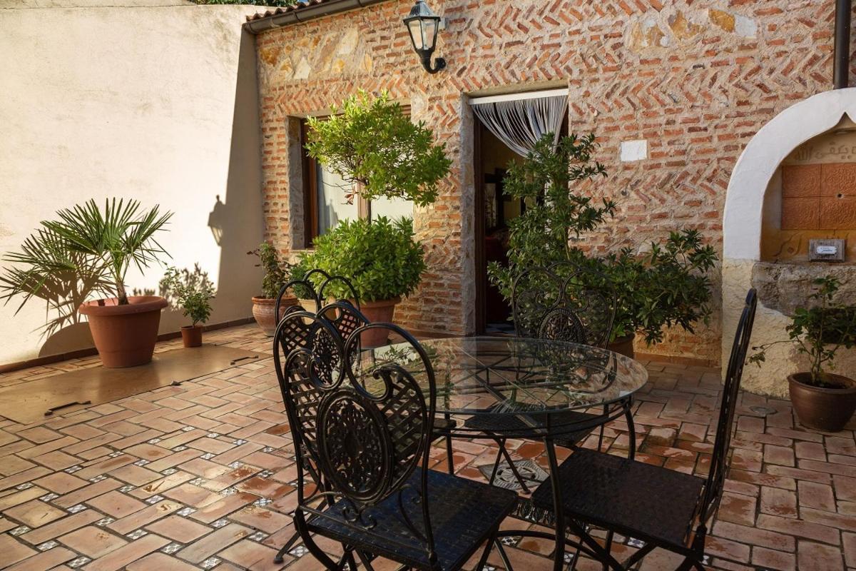 Beautiful Alamedas - Una Casa Rural Con Una Historia Unica Castronuno Luaran gambar
